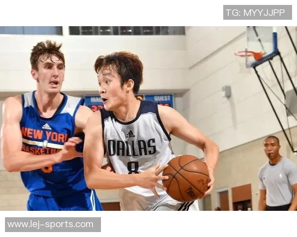 姚明亲自颁奖激励年轻球员展现中国篮球的辉煌与未来