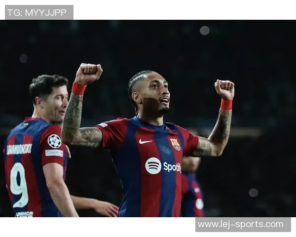 欧联杯精彩对决切尔西与巴黎圣日耳曼战成平局红牌事件引发全场热议