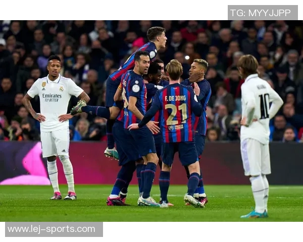 国王杯精彩对决那不勒斯大胜利物浦乌龙球引发全场热议与转会传闻