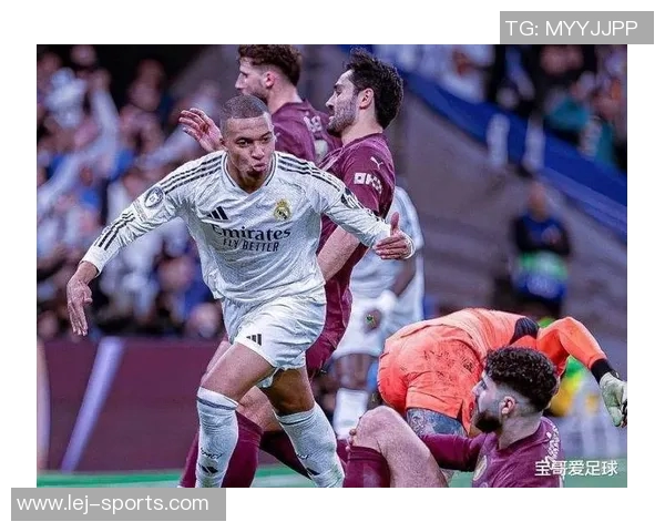 欧冠经典对决皇马与巴萨战成平局补时绝平引爆全场激情 欧冠经典对决皇马与巴萨战成平局补时绝平引爆全场激情