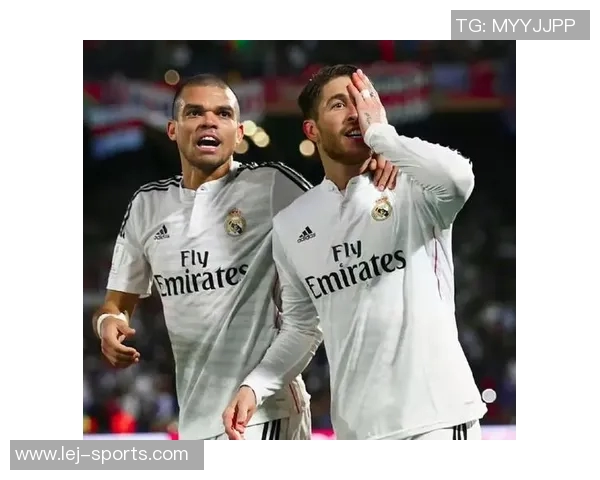 国王杯精彩对决里昂与曼城战成平局乌龙球成比赛转折点分析 国王杯精彩对决里昂与曼城战成平局乌龙球成比赛转折点分析