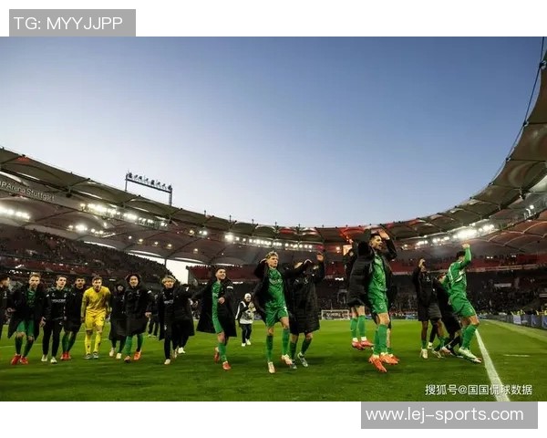 德甲焦点战巴萨与曼城激战成平局全场精彩瞬间回顾 德甲焦点战巴萨与曼城激战成平局全场精彩瞬间回顾