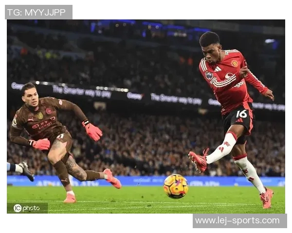 中超精彩对决多特蒙德逆转巴黎圣日耳曼绝杀瞬间引发全场狂欢 中超精彩对决多特蒙德逆转巴黎圣日耳曼绝杀瞬间引发全场狂欢